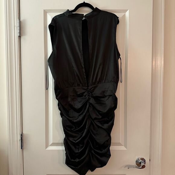 Katchme Plus satin ruched mini dress in black - Picture 2 of 3